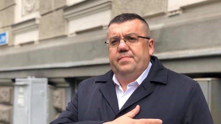 Мʼясокомбінат депутата Скорика «Мʼясний» знущально пропіарився на вбивстві офісника Комарова — і отримав безкоштовну рекламу від Максима Кріппи