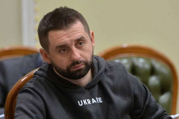 Імунітет для своїх: чому Офіс генпрокурора на чолі з Ковальським заблокував розслідування проти Давида Арахамії через «зарплати в конвертах»
