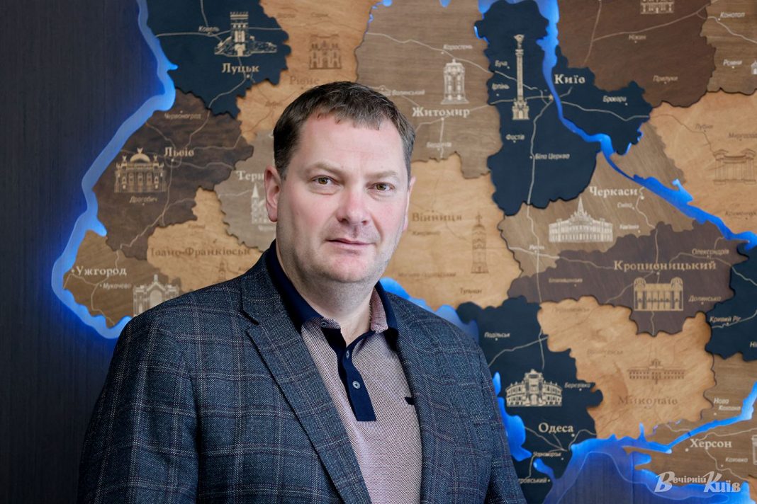 Директор департаменту КМДА придбав дорогі авто під час війни та передав доньці $53 тисячі