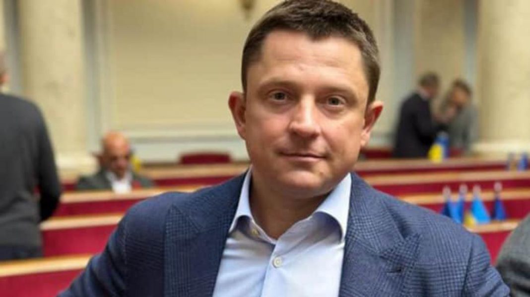 Олесь Довгий складає мандат: втеча від скандалів чи «культурна» місія?