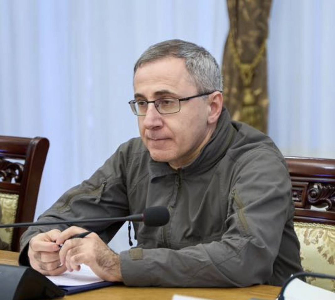 Зураб Адеішвілі з Офісу генпрокурора їздить на чужому Land Rover і декларує мільйонні статки