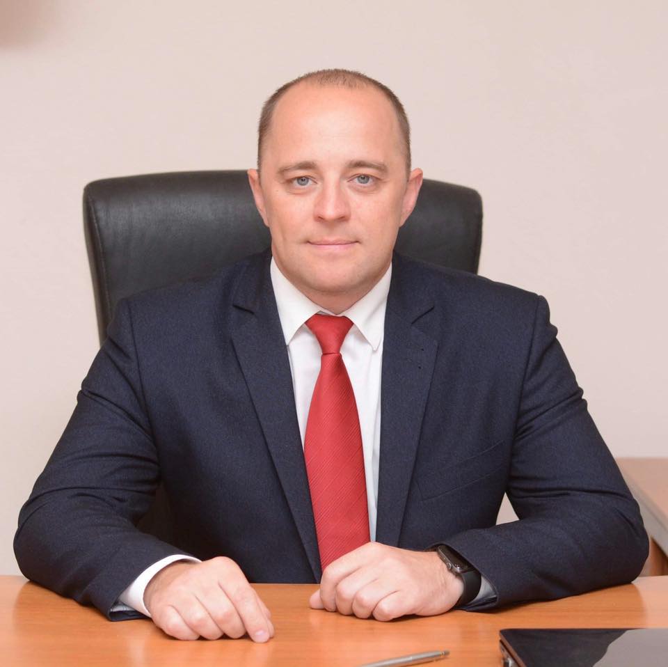 Міський голова Вишгорода Олексій Момот, підозрюваний у корупції, декларує 28 тисяч доларів готівкою та будинок від батька