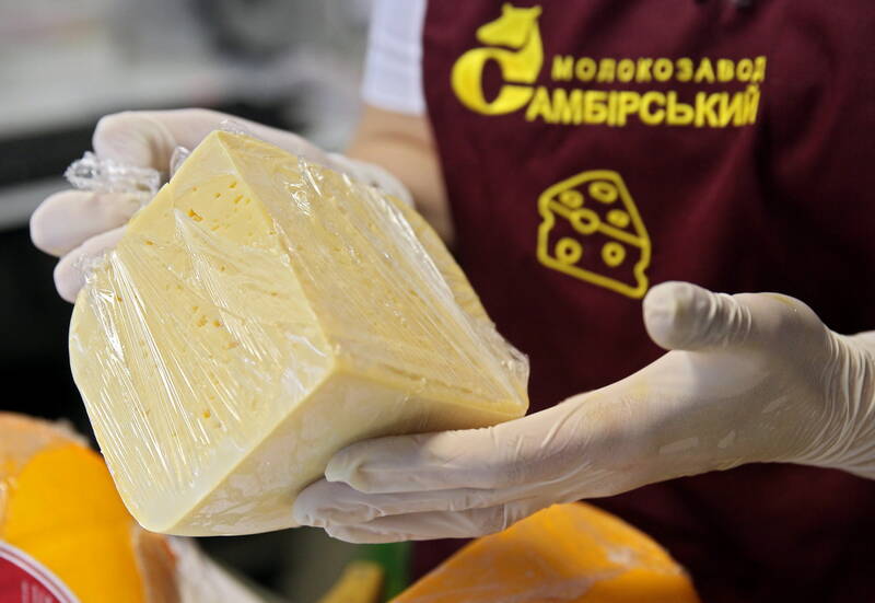 «Державний оператор тилу» закуповував неякісні молочні продукти за завищеними цінами