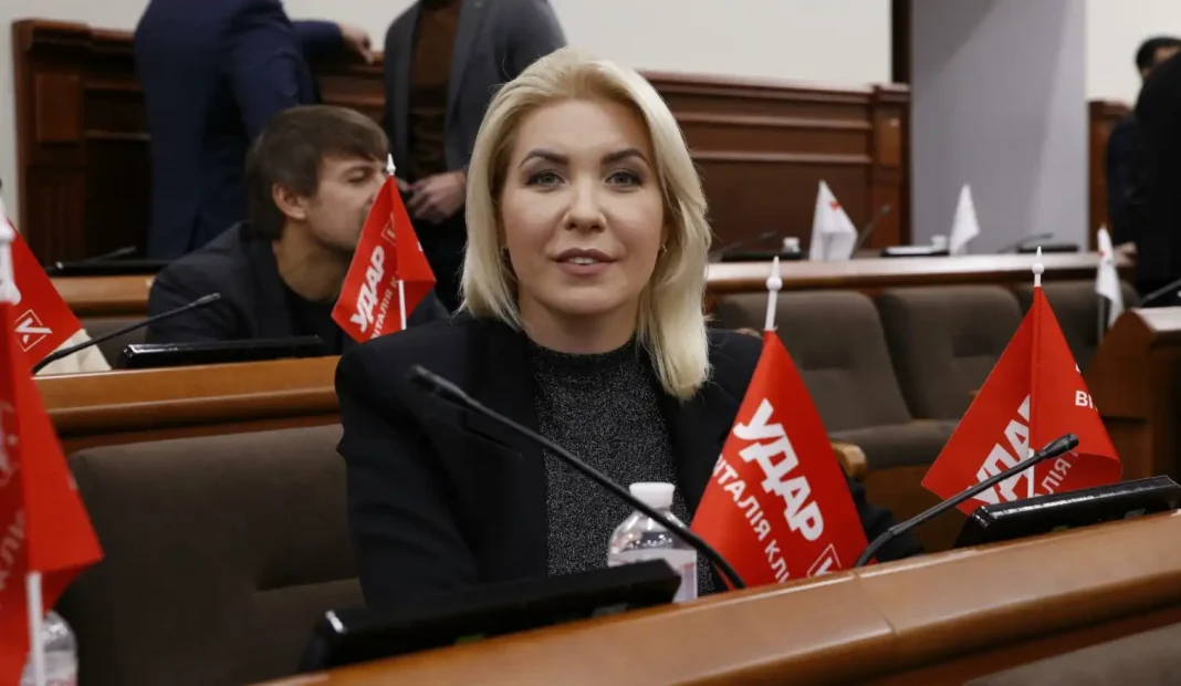 Алкоголь у День жалоби: як депутатка Київради Мирослава Смірнова зневажила пам’ять загиблих киян