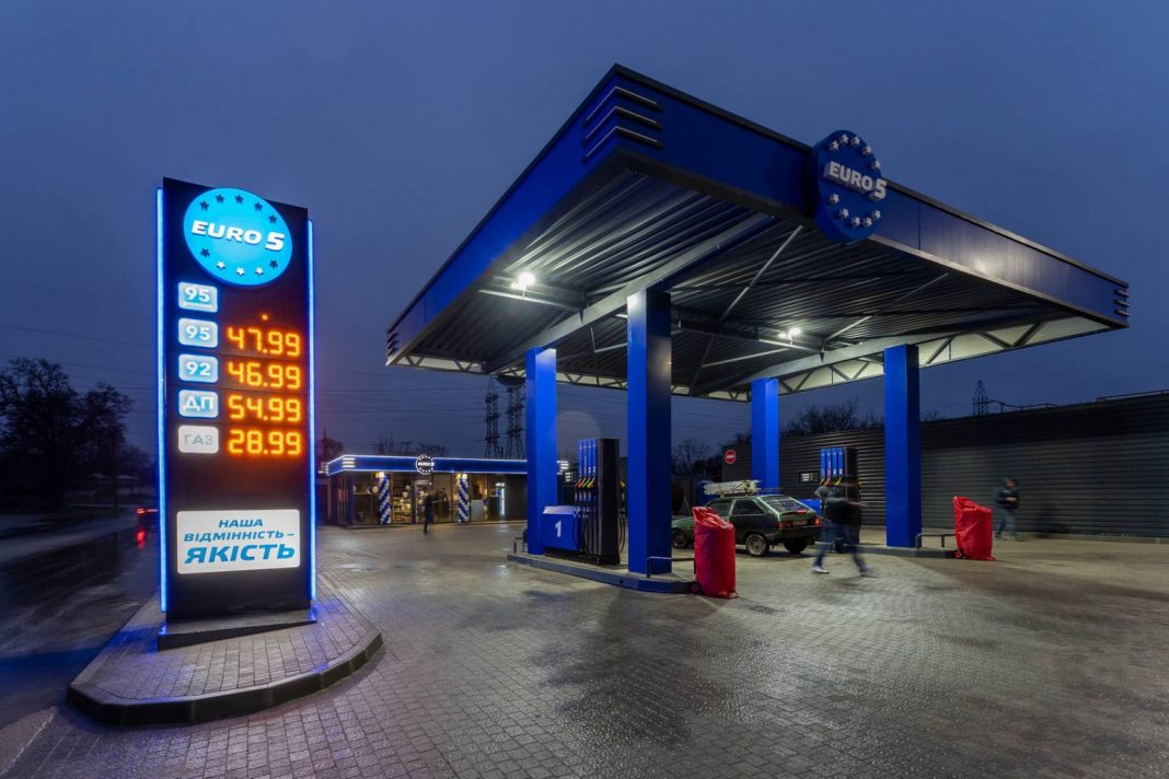 Мережа АЗС «Євро 5» експрокурора Мазурика ухиляється від податків і торгує сумнівним пальним