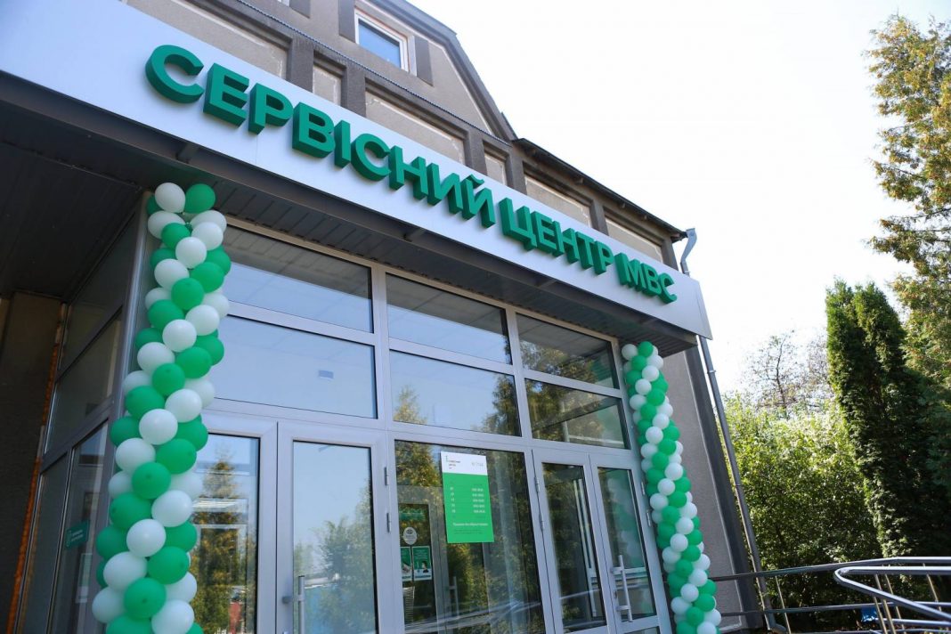 Ексчиновник МВС претендує на крісло керівника ЦНАП на Буковині: що ховає його декларація?