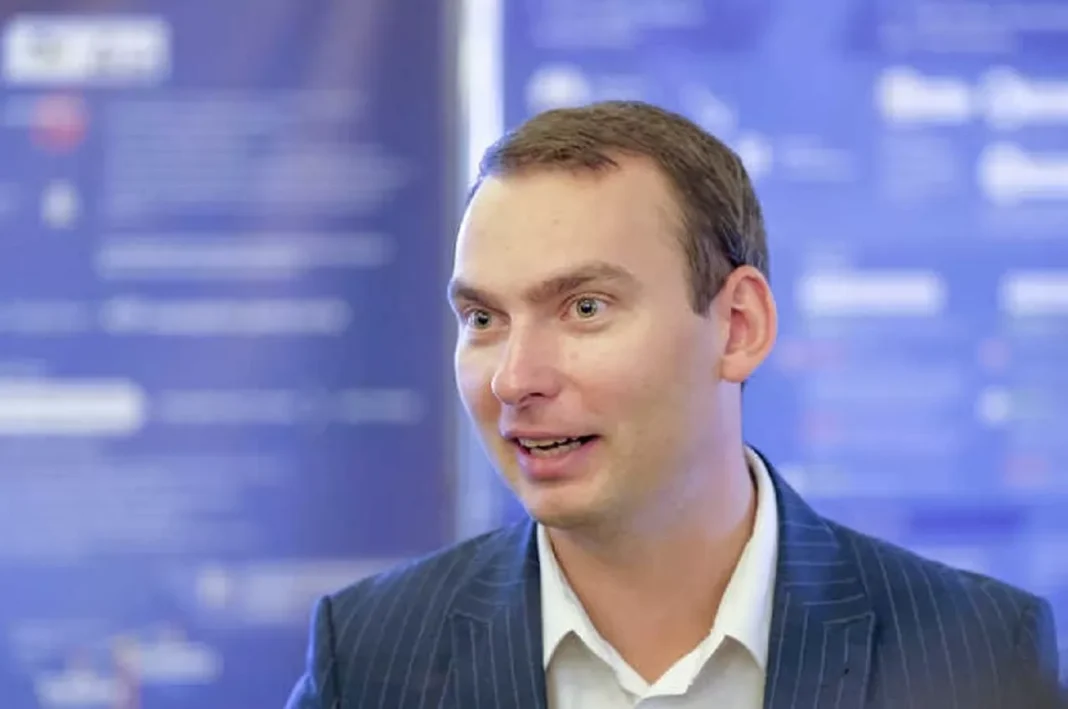 «Залізний нардеп» Ярослав Железняк: квартира тестя за 12 млн, Lexus за 845 тис. і Tesla від екс-тестя