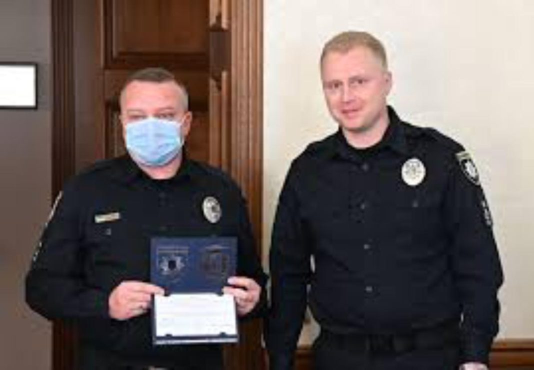 Небезпечні зв'язки: заступник голови поліції Києва Артем Родигін задекларував співмешканку, чиє оточення співпрацює з окупантами