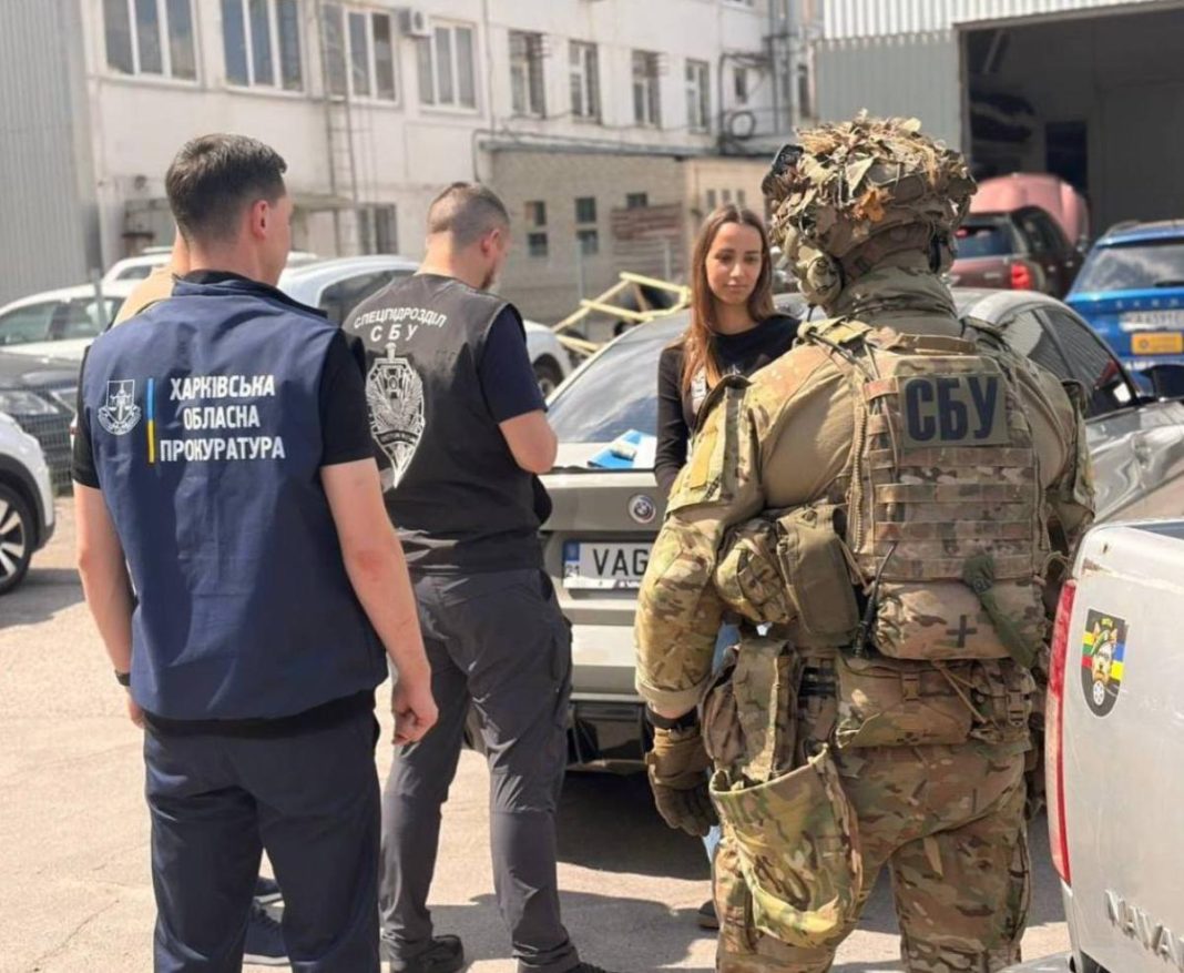 Схеми на гуманітарці: СБУ та поліція провели обшуки в харківської блогерки Анни Крівуц