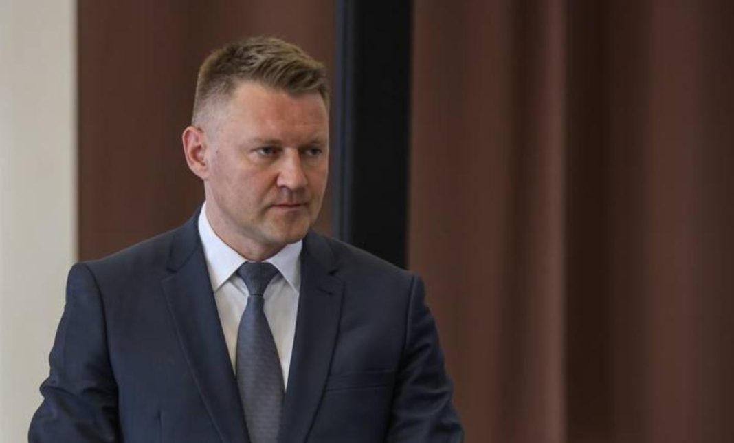 Тіні олігархів над стратегічною держкомпанією: на посаду керівника «Газмереж» просувають кандидата зі зв'язками з Курченком та Фірташем