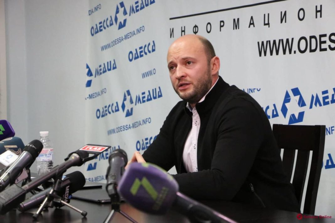 Дипломатичний притулок чи втеча? Як одеський забудовник Олег Невзоров виїхав із Болгарії після обшуків на нелегальному мегабудівництві