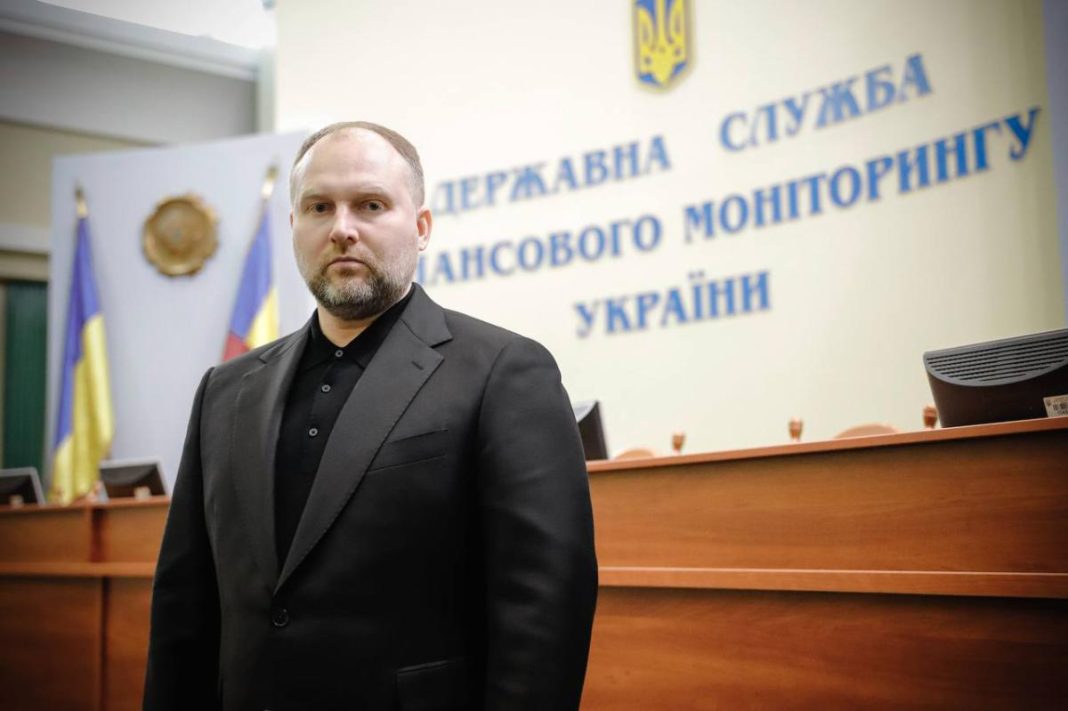 Тіньова легалізація під IT-вивіскою: керівництво Держфінмоніторингу пов'язують зі схемами наркосудимих директорів
