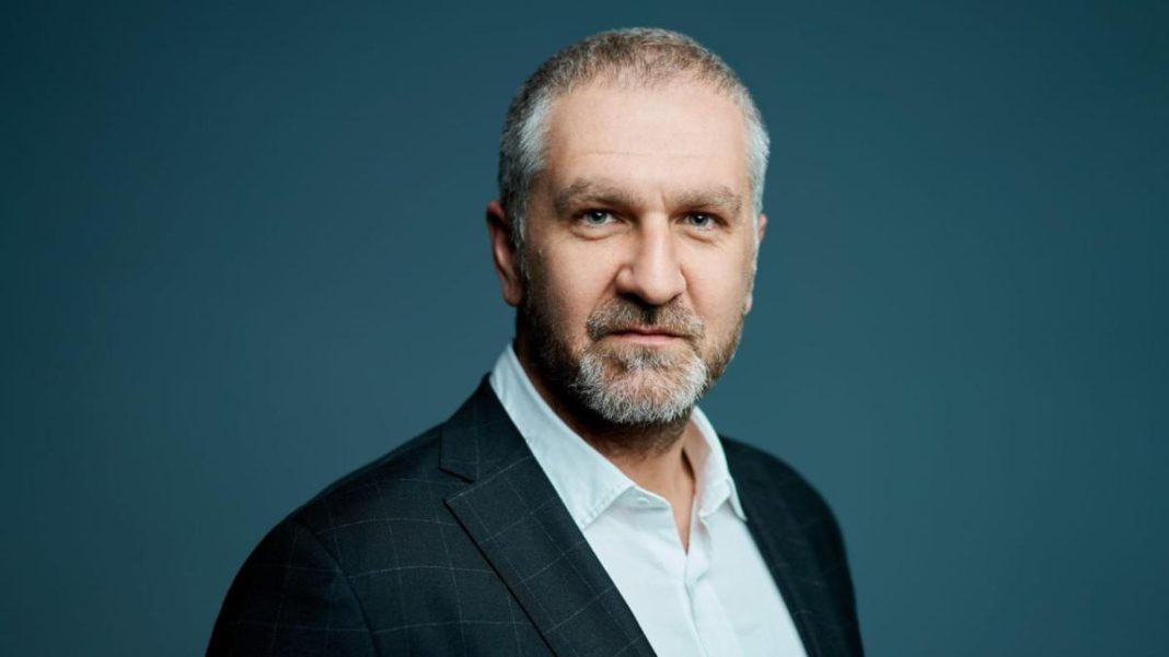 Мільйонні заробітки в «Метінвесті», елітні авто та 14 об'єктів нерухомості: розкішна декларація заступника голови ФДМУ Віталія Коваленка