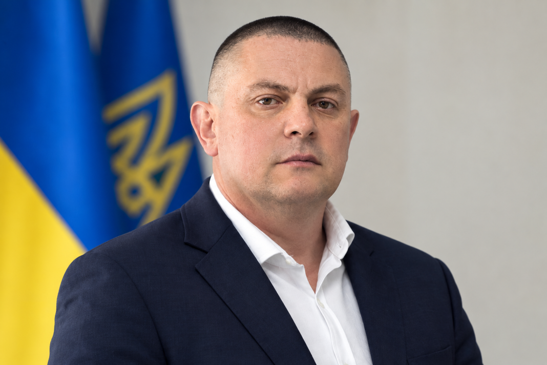 Мільйонні квартири, елітні чужі кросовери та скромні зарплати: як начальник регіонального сервісного центру МВС Ігор Мельник обростає майном