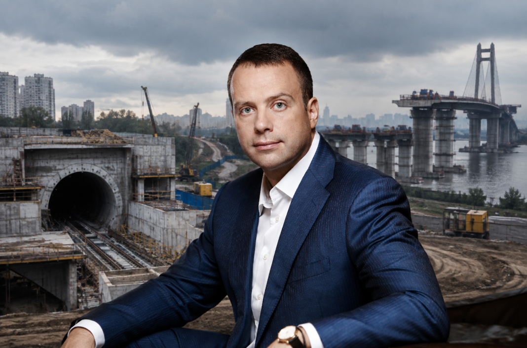 Зупинка метро на Виноградар та розпил бюджету: чому улюблений підрядник влади «Автострада» кидає стратегічні об'єкти напризволяще