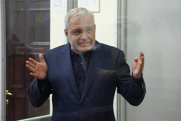 «Професор» на волі без браслета: ВАКС поступово розвіює обмеження для ексміністра енергетики Галущенка у справі «Мідас»